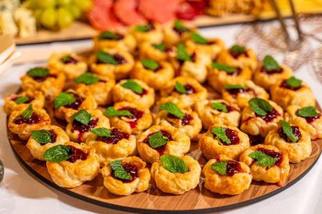Tortinhas e quiches artesanais produzidos pela Valentina para eventos