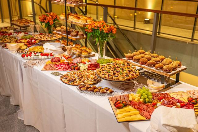 Mesa gastronômica completa montada pela Valentina na inauguração da Bodytech Morumbi
